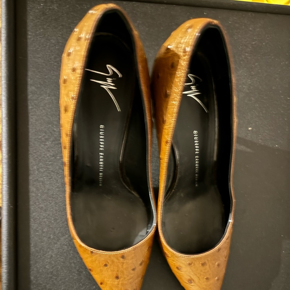 Shoes in amazing condition.